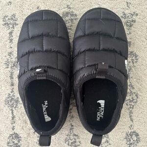 The North Face
ThermoBall Traction Mule II Slipper - Kids'